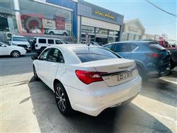 كرايسلر 200